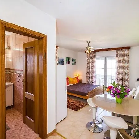 Croliday Nin-zaton 5001 Apartment